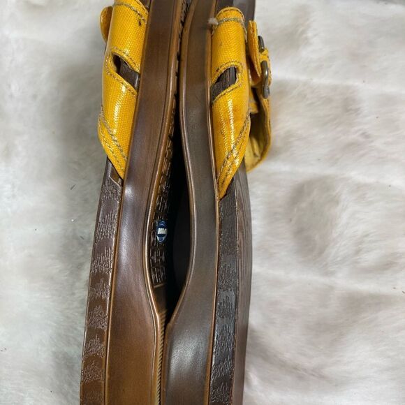 Dr School’s Advanced comfort yellow slide sandals adjustable side buckle… - Picture 6 of 9